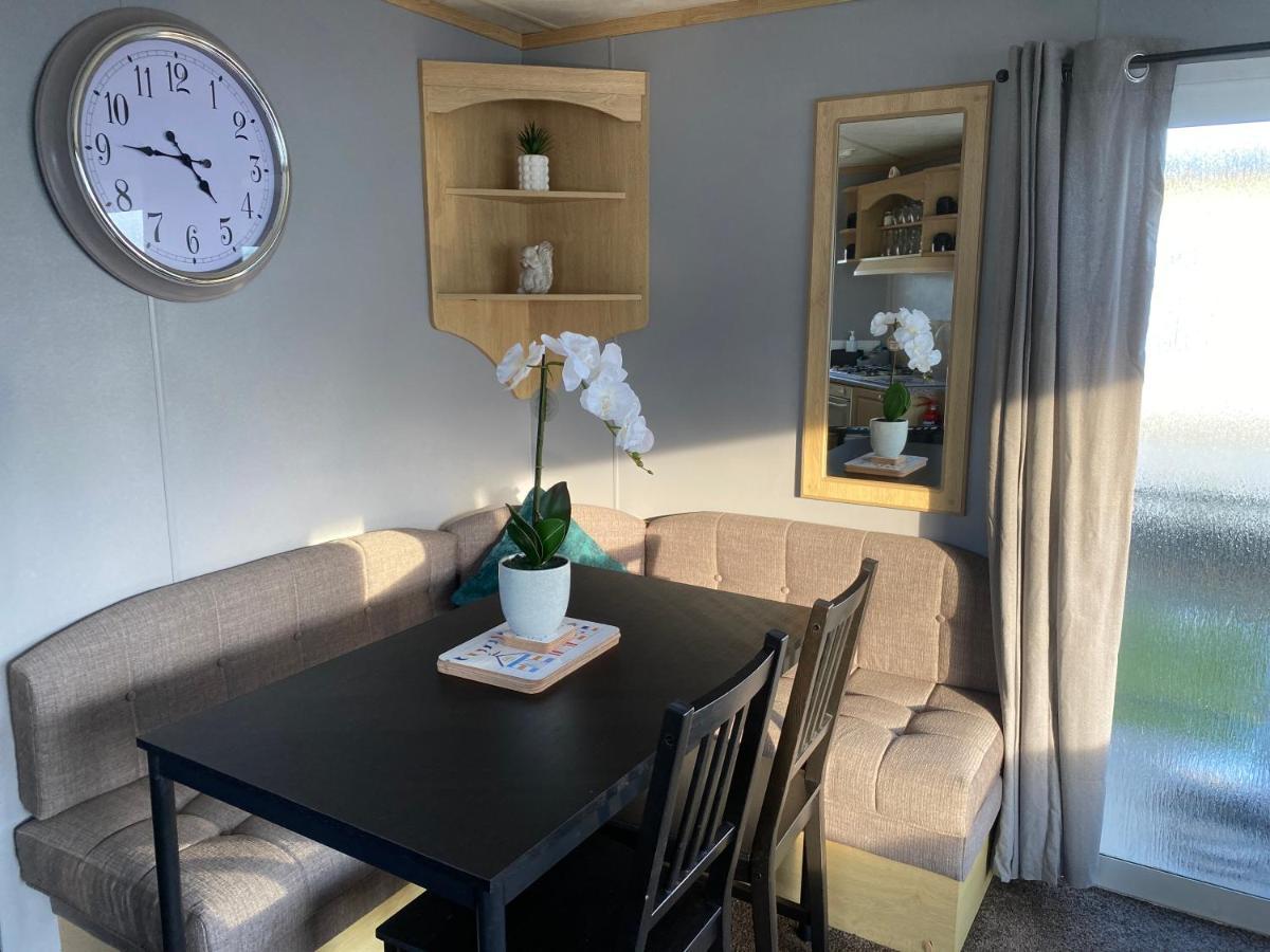 Seaview 190 - Ingoldmells - Pet Friendly, Wifi, Bed Linen - Close To Beach And Fantasy Island - Meadow Lakes Caravan & Lodge Hire Exterior foto