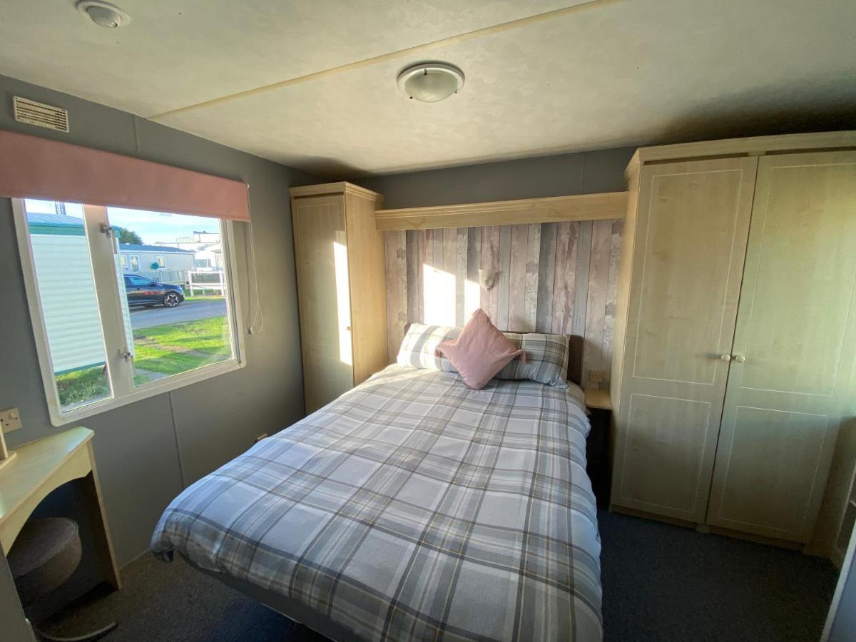 Seaview 190 - Ingoldmells - Pet Friendly, Wifi, Bed Linen - Close To Beach And Fantasy Island - Meadow Lakes Caravan & Lodge Hire Exterior foto