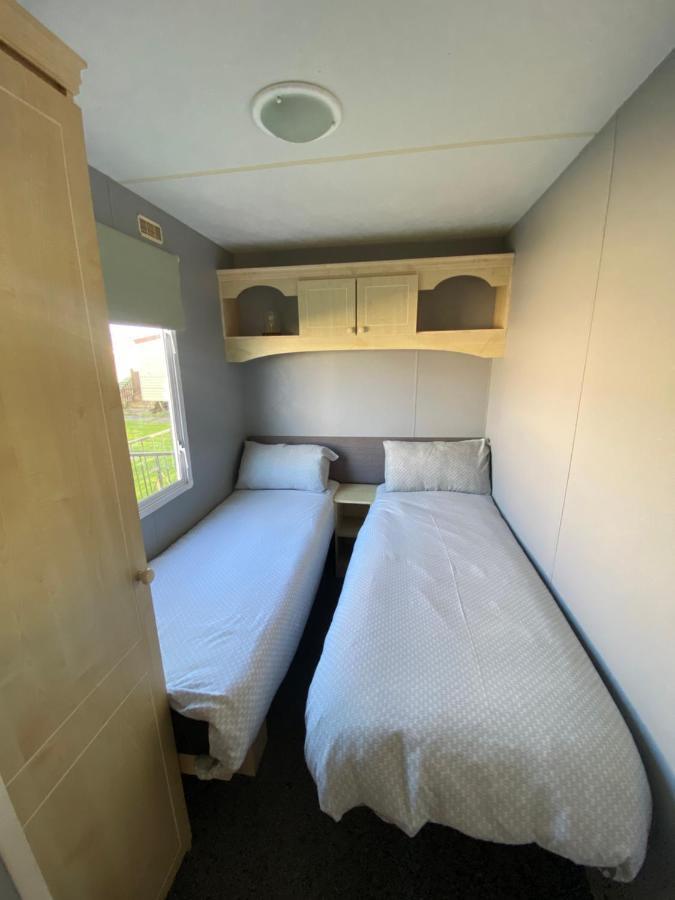 Seaview 190 - Ingoldmells - Pet Friendly, Wifi, Bed Linen - Close To Beach And Fantasy Island - Meadow Lakes Caravan & Lodge Hire Exterior foto